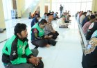 Polres-Gresik-dan-Komunitas-Ojol-Bersatu,-Sholat-Gaib-dan-Doa-Bersama-untuk-Almarhum-Affan