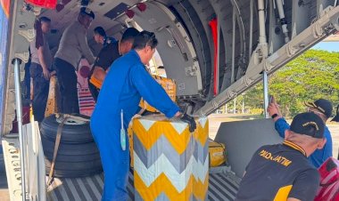 Polri-Kembali-Salurkan-Bantuan-Kemanusiaan-bagi-Warga-Terdampak-Gempa-NTT