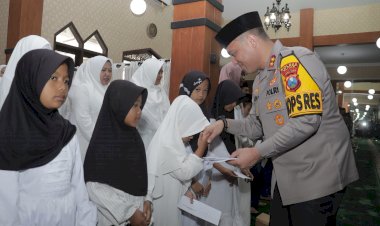 Sentuhan-Humanis-Polres-Blitar-di-Hari-Maulid-Nabi:-Gelar-Pengajian-hingga-Santuni-Anak-Yatim