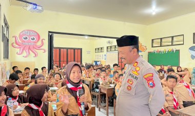 Kanit-Binmas-Polsek-Taman-Edukasi-tentang-Bullying-dan-Bahaya-Narkoba-di-SDN-Pertapan-Maduretno